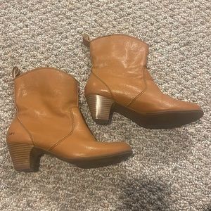 B.O.C. Camel/Tan Leather Boots (Size 6)